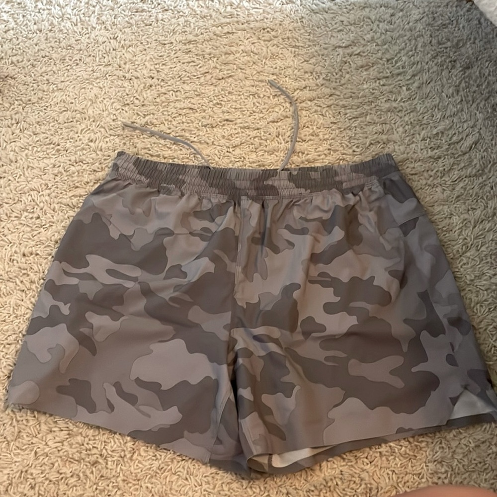 All in motion women’s athletic shorts, gray camo size large